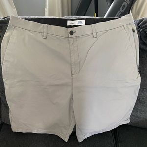 Old Navy ultimate tech slim khaki shorts